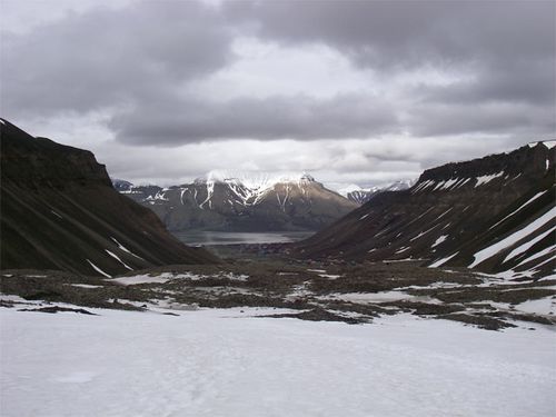 A view of Longyearbyen from the Longyearbreen glacier
