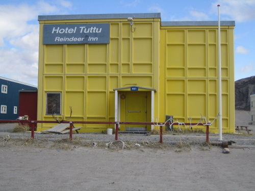 Does Hotel Tuttu mean Reindeer Inn?