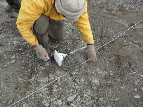 Al attaching a sediment trap to the mooring line.