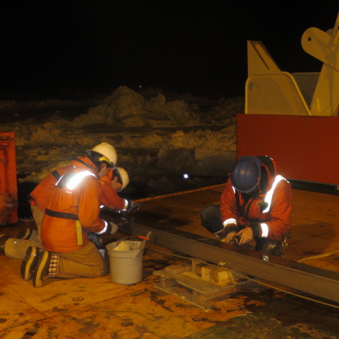 The night shift extracting the sediment and till from the 6-meter Kasten core. M