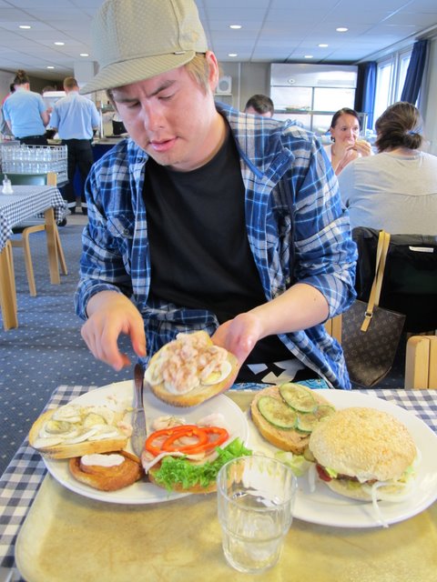 Kurt explains the art of Greenlandic sandwiches