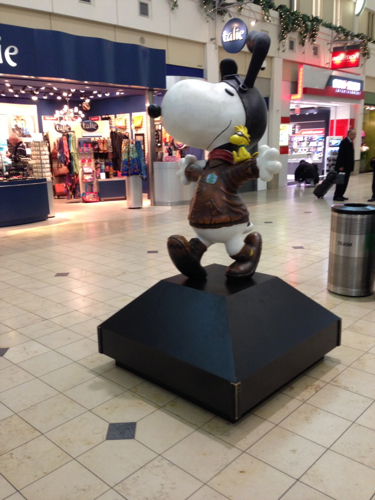Snoopy Statue