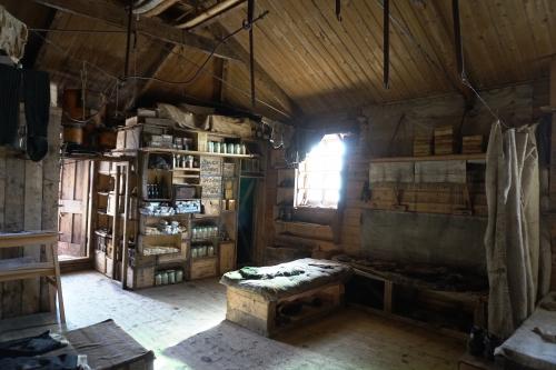 shackleton&#39;s hut interior 2