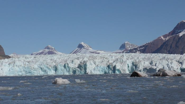 Kronebreen glacier
