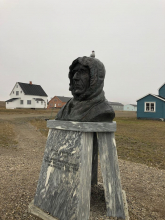 Amundsen statue