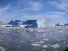 Kronebreen glacier - choked with ice