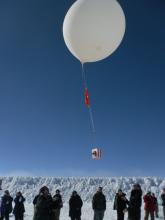 Cecilia and Fie launching an Ozonesonde (Ozone balloon)