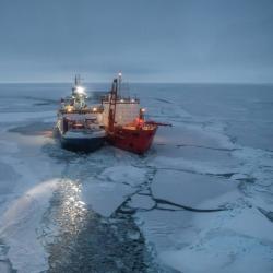 Polarstern (l) and Akademik Fedorov (r) dock next to each other. (Photo: Esther Horvath)