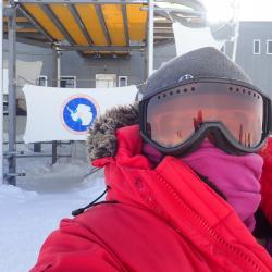 Midday walk in front of the South Pole Station