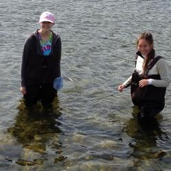 Group 2's Marisa (US) and Malene (Grl) collecting samples
